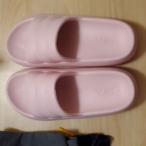 MIA Pink Size 9 Slides